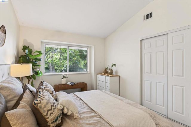 7483 Stonedale Dr, Pleasanton, CA 94588