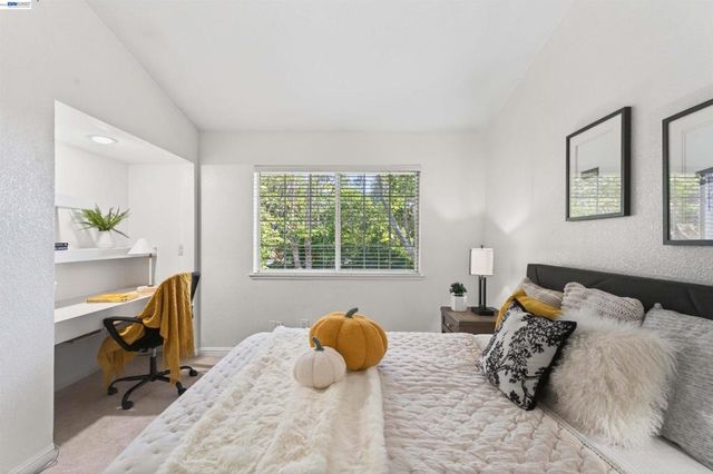 7483 Stonedale Dr, Pleasanton, CA 94588