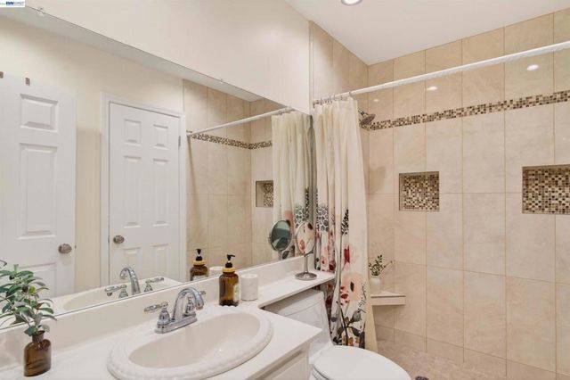 7483 Stonedale Dr, Pleasanton, CA 94588