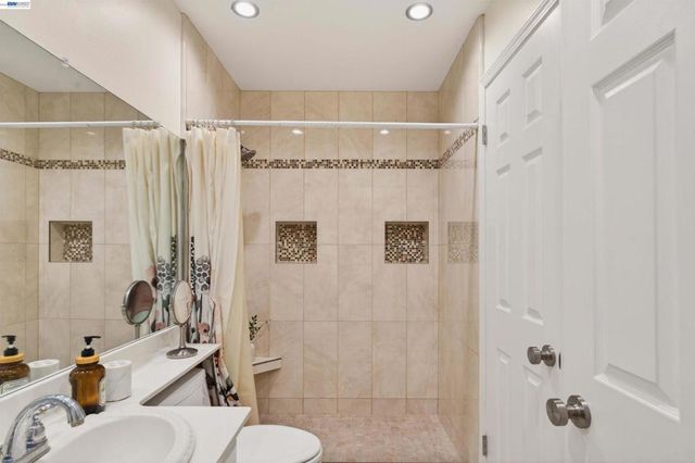7483 Stonedale Dr, Pleasanton, CA 94588
