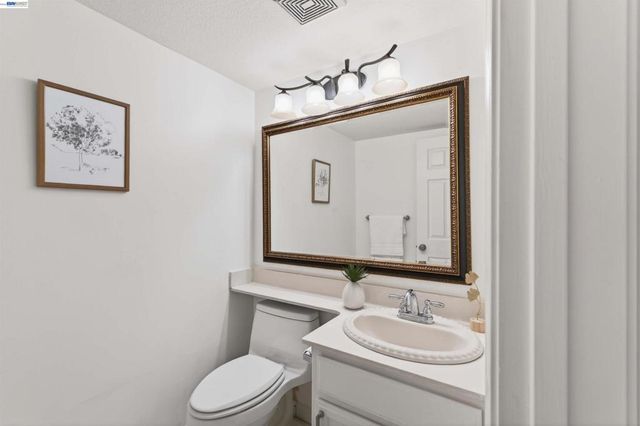 7483 Stonedale Dr, Pleasanton, CA 94588