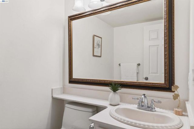 7483 Stonedale Dr, Pleasanton, CA 94588