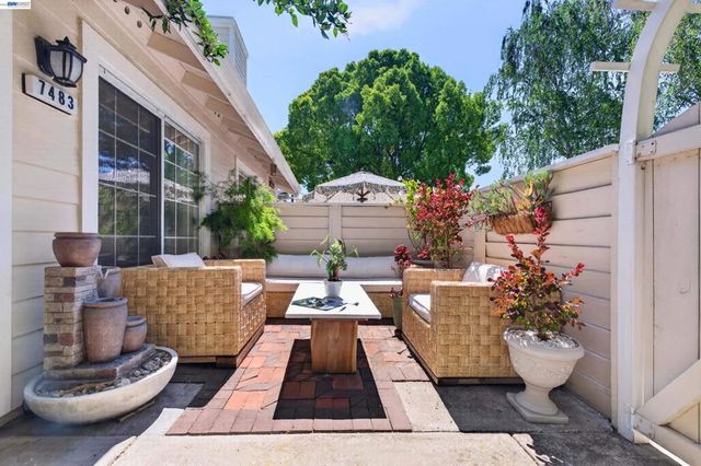 7483 Stonedale Dr, Pleasanton, CA 94588