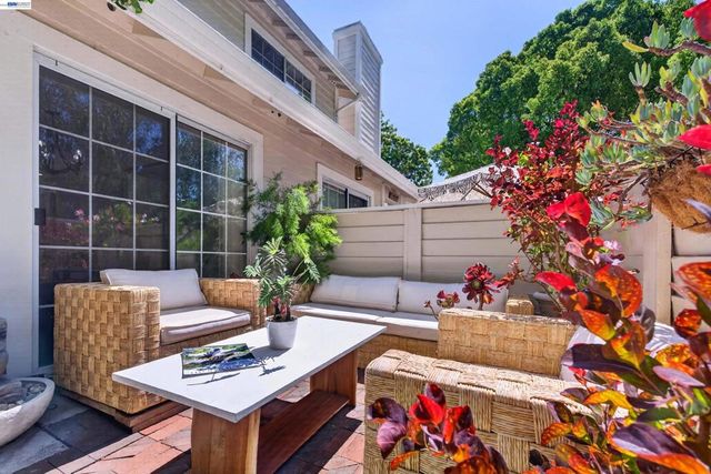 7483 Stonedale Dr, Pleasanton, CA 94588