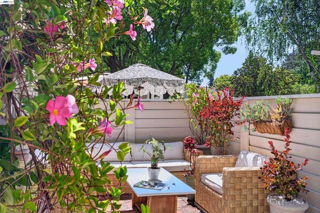 7483 Stonedale Dr, Pleasanton, CA 94588