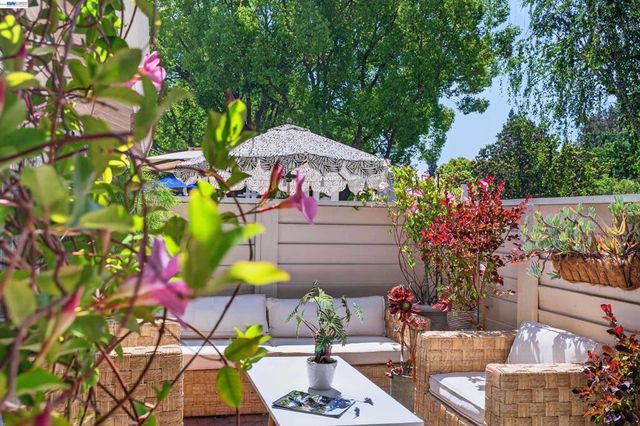 7483 Stonedale Dr, Pleasanton, CA 94588