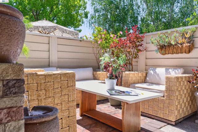7483 Stonedale Dr, Pleasanton, CA 94588
