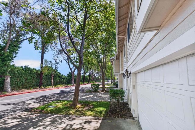 7483 Stonedale Dr, Pleasanton, CA 94588