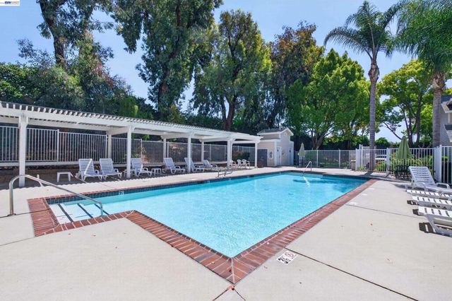 7483 Stonedale Dr, Pleasanton, CA 94588