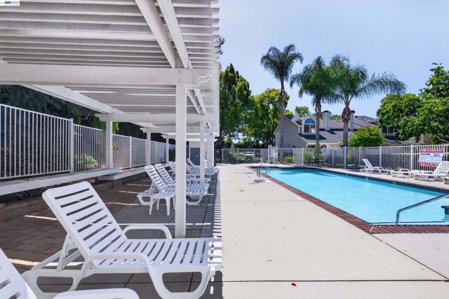 7483 Stonedale Dr, Pleasanton, CA 94588