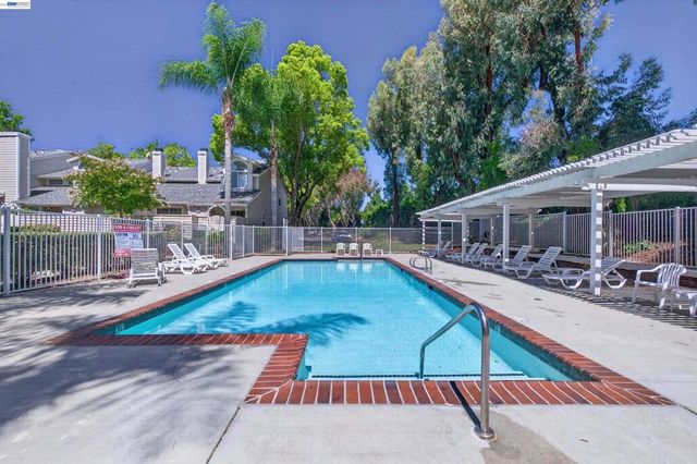 7483 Stonedale Dr, Pleasanton, CA 94588