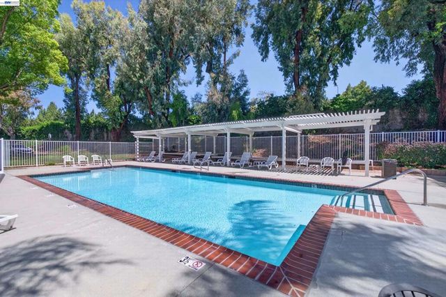 7483 Stonedale Dr, Pleasanton, CA 94588