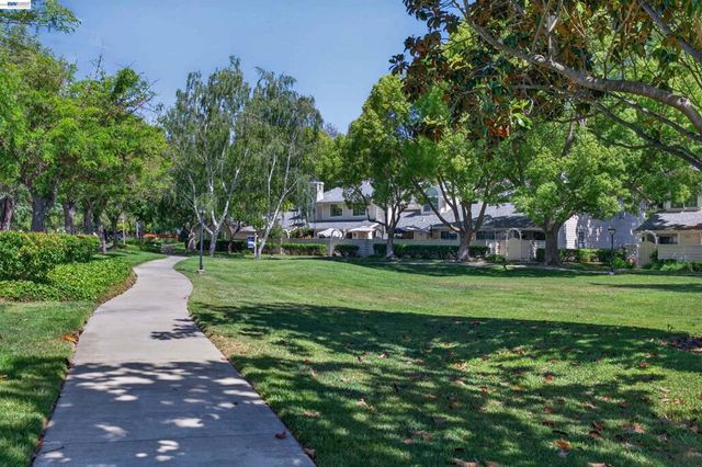 7483 Stonedale Dr, Pleasanton, CA 94588