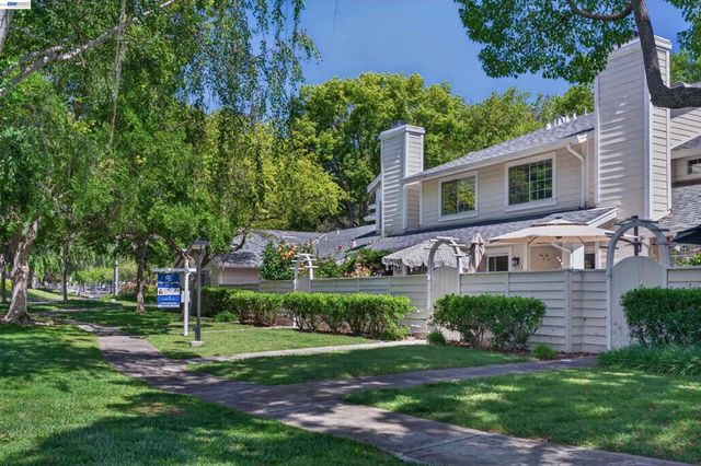 7483 Stonedale Dr, Pleasanton, CA 94588