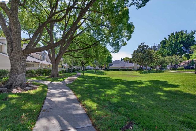 7483 Stonedale Dr, Pleasanton, CA 94588