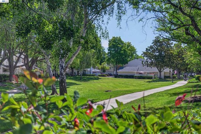 7483 Stonedale Dr, Pleasanton, CA 94588