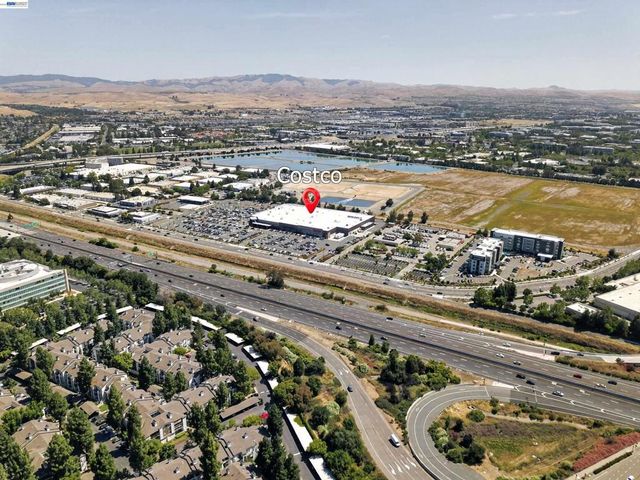 7483 Stonedale Dr, Pleasanton, CA 94588