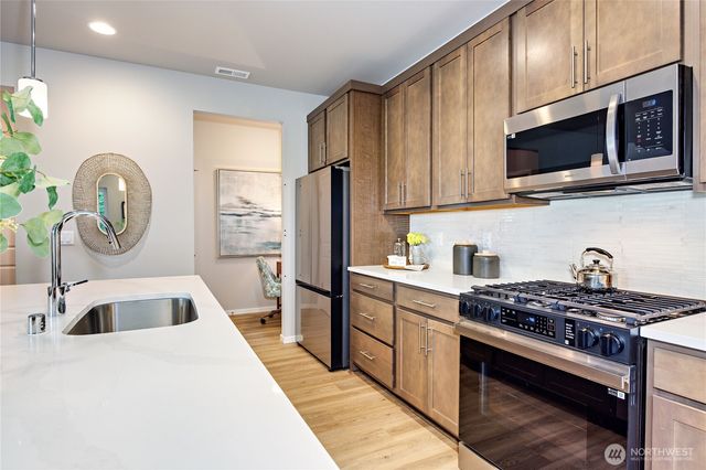 304 NE Shadowhawk Lane, Bremerton, WA 98311