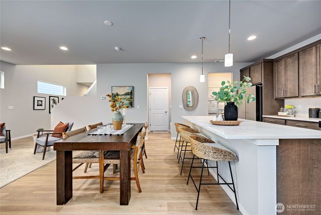 304 NE Shadowhawk Lane, Bremerton, WA 98311