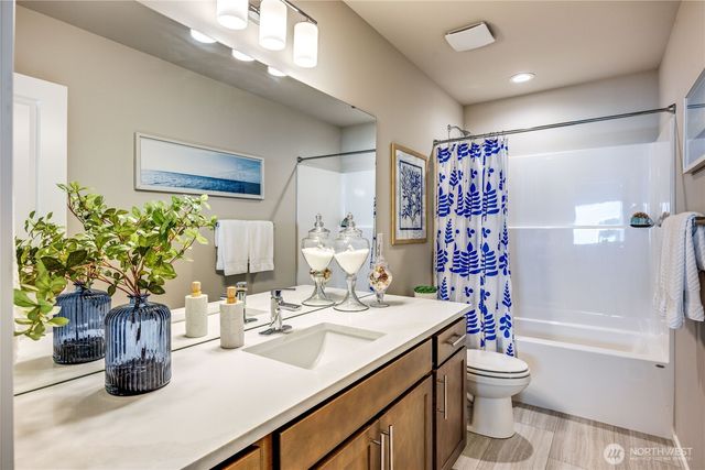 304 NE Shadowhawk Lane, Bremerton, WA 98311