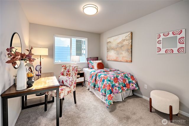 304 NE Shadowhawk Lane, Bremerton, WA 98311