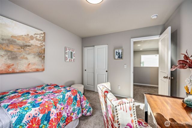 304 NE Shadowhawk Lane, Bremerton, WA 98311