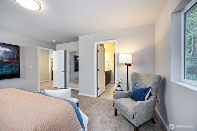 304 NE Shadowhawk Lane, Bremerton, WA 98311