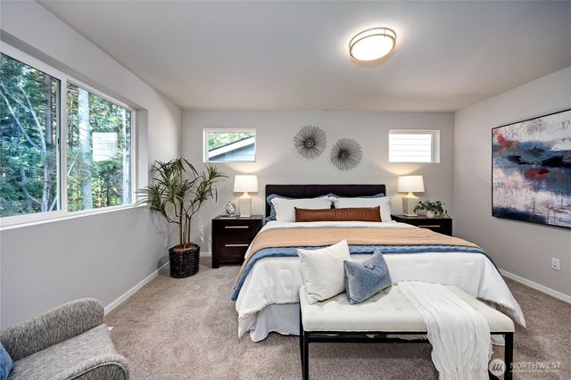 304 NE Shadowhawk Lane, Bremerton, WA 98311