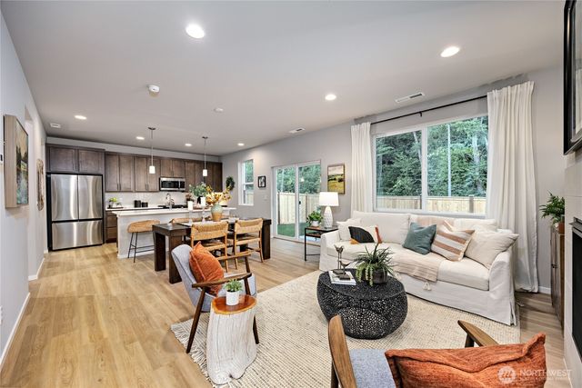 304 NE Shadowhawk Lane, Bremerton, WA 98311