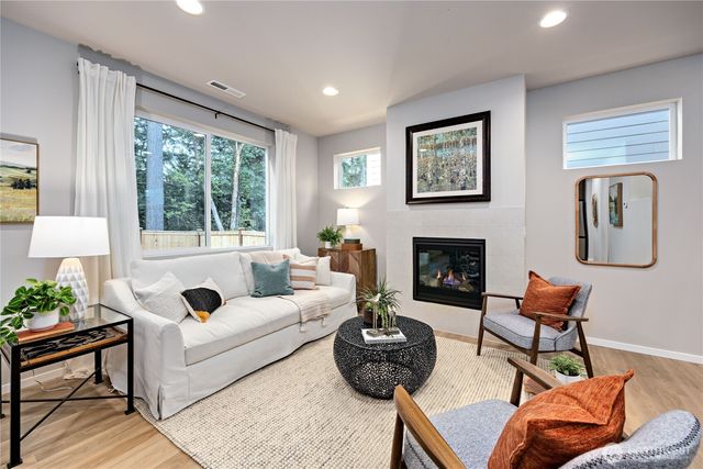 304 NE Shadowhawk Lane, Bremerton, WA 98311