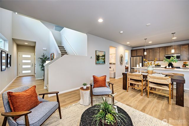 304 NE Shadowhawk Lane, Bremerton, WA 98311