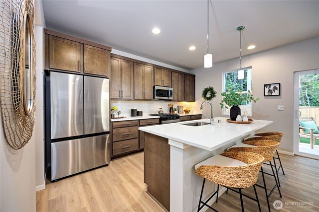 304 NE Shadowhawk Lane, Bremerton, WA 98311