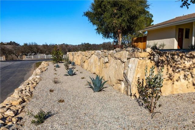 1670 Southfork Place, Paso Robles, CA 93446