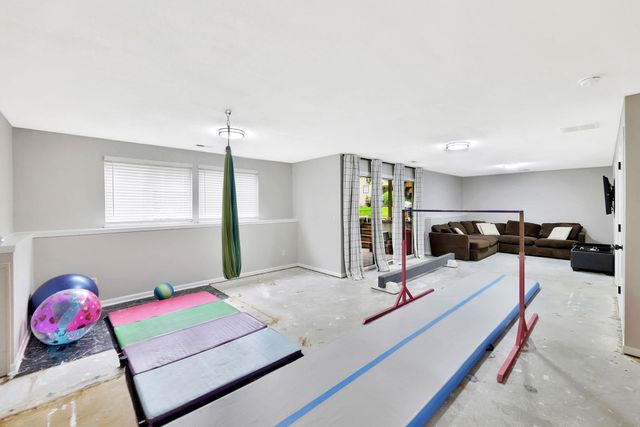 416 Country Hills Dr, Augusta, KS 67010