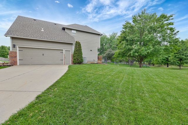 416 Country Hills Dr, Augusta, KS 67010