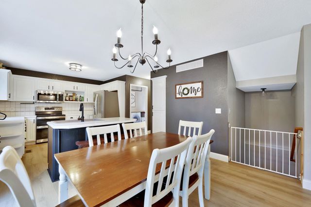 416 Country Hills Dr, Augusta, KS 67010