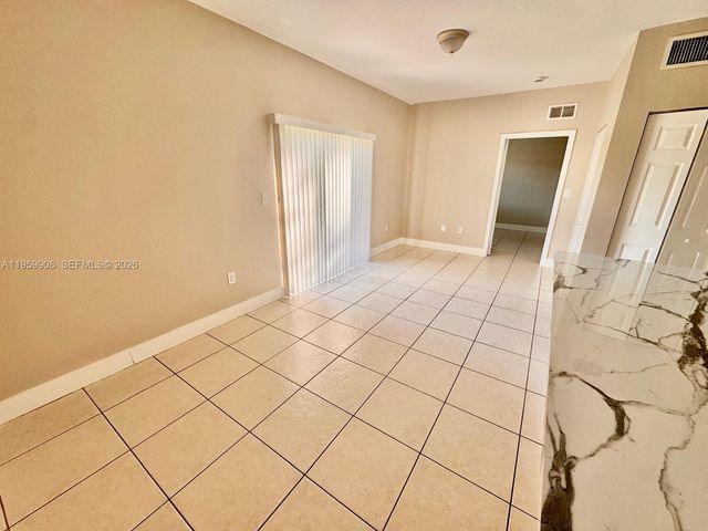 6940 NW 179th St 108-7, Hialeah, FL 33015