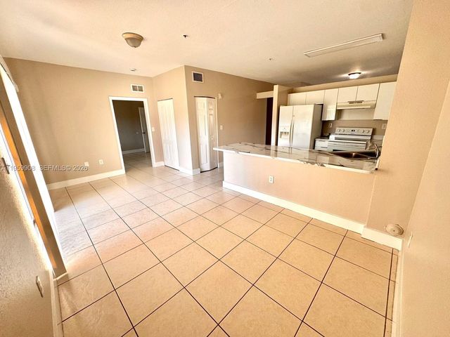 6940 NW 179th St 108-7, Hialeah, FL 33015