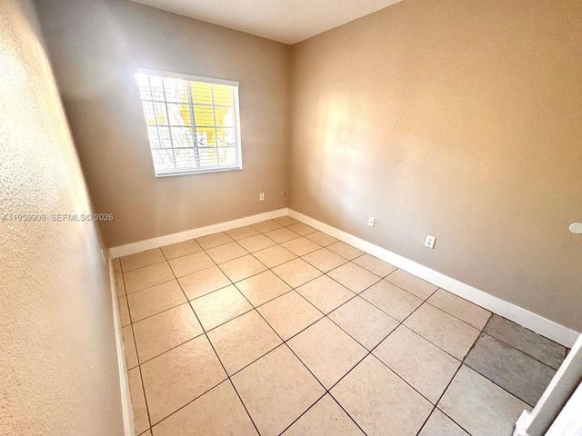 6940 NW 179th St 108-7, Hialeah, FL 33015