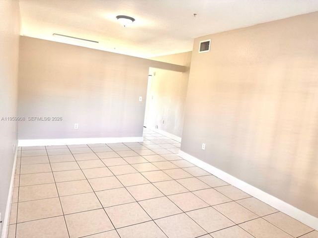 6940 NW 179th St 108-7, Hialeah, FL 33015