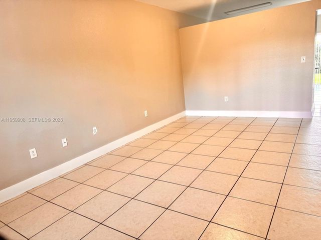 6940 NW 179th St 108-7, Hialeah, FL 33015