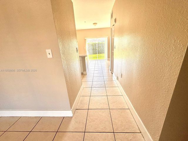 6940 NW 179th St 108-7, Hialeah, FL 33015