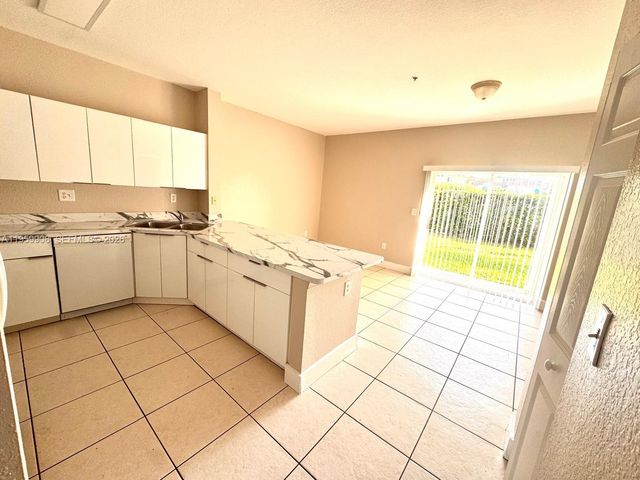 6940 NW 179th St 108-7, Hialeah, FL 33015