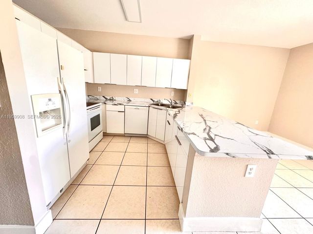 6940 NW 179th St 108-7, Hialeah, FL 33015