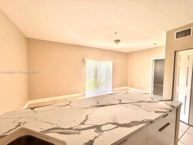 6940 NW 179th St 108-7, Hialeah, FL 33015