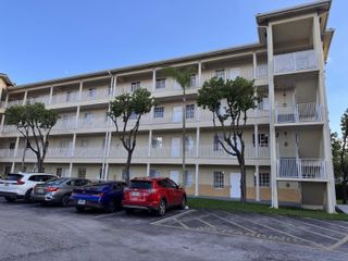 6940 NW 179th St 108-7, Hialeah, FL 33015