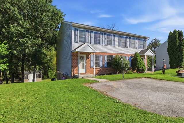 2027 WYATT CIR, Dover, PA 17315
