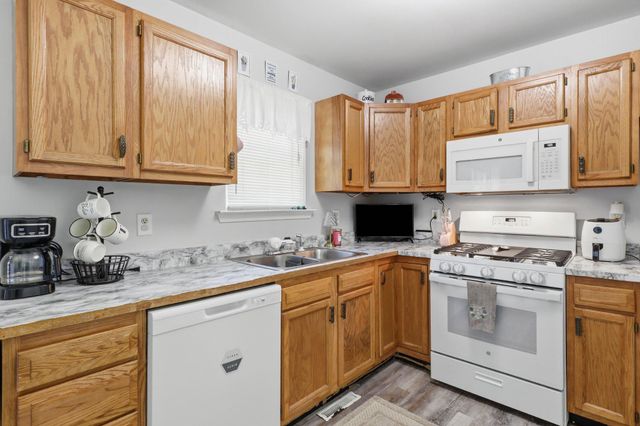 2027 WYATT CIR, Dover, PA 17315