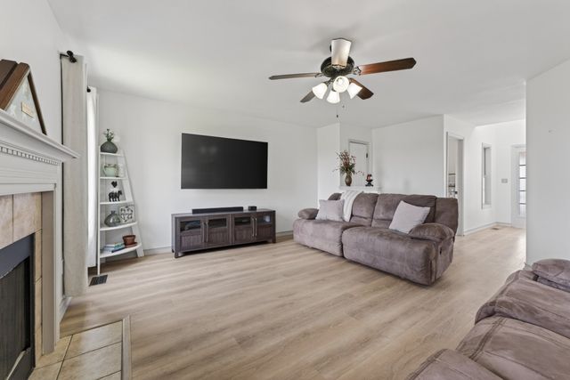 3472 Melrose Dr, Clarksville, TN 37042