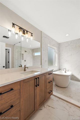 49579 Langford Drive, Macomb, MI 48044